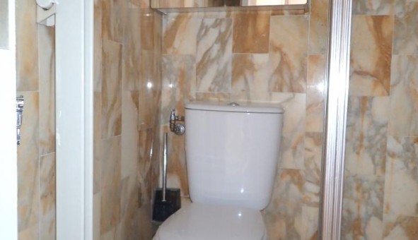 Logement tudiant Studio à Hyres (83400)