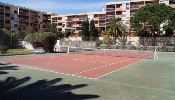 Logement tudiant Studio à Hyres (83400)