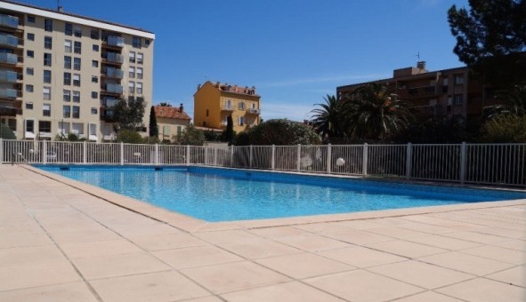 Logement tudiant Studio à Hyres (83400)