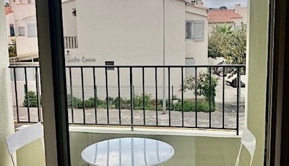 Logement tudiant Location Studio Vide Hyres (83400)