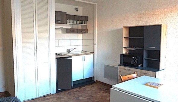 Logement tudiant Studio à Hyres (83400)