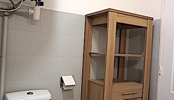 Logement tudiant Studio à Hyres (83400)