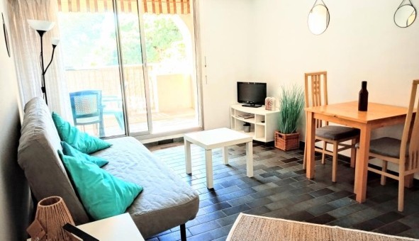 Logement tudiant Studio à Hyres (83400)