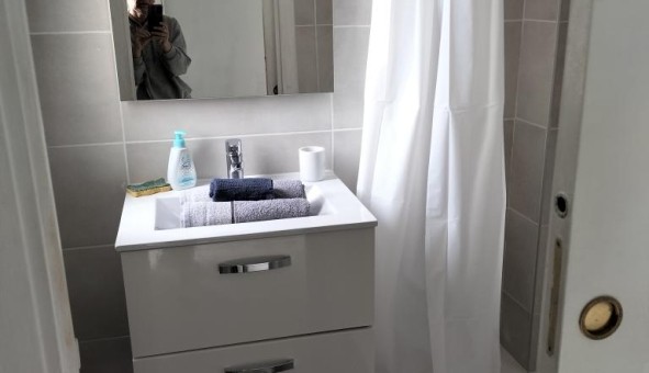 Logement tudiant Location Studio Vide Hyres (83400)