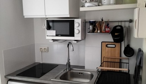 Logement tudiant Studio à Hyres (83400)