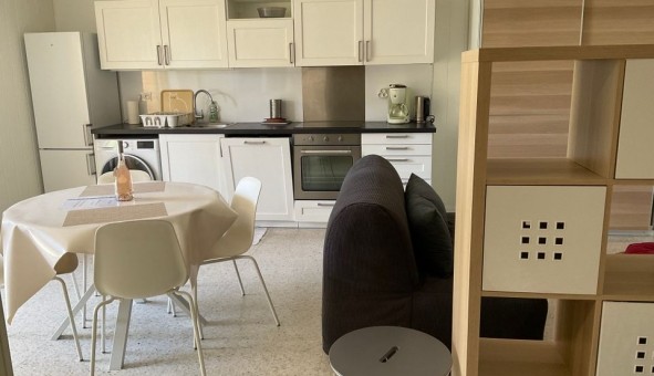 Logement �tudiant Studio &agrave; Hy�res (83400)