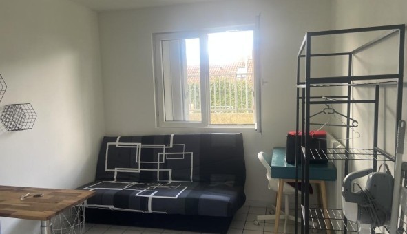 Logement tudiant Location Studio Vide L'Ha les Roses (94240)