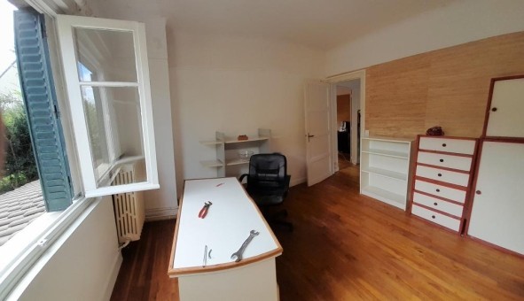 Logement tudiant Studio à L'Ha les Roses (94240)