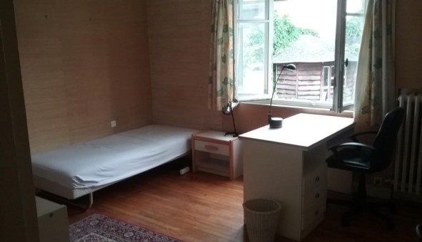 Logement tudiant Location Studio Vide L'Ha les Roses (94240)