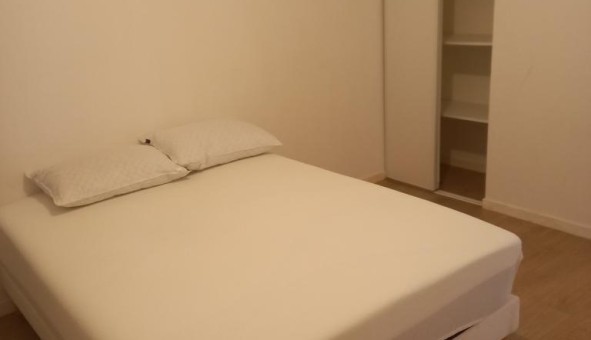 Logement tudiant Location Studio Vide L'Ha les Roses (94240)