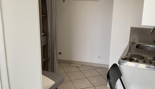 Logement tudiant Location Studio Vide La Garde (83130)