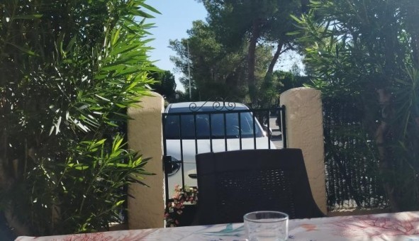Logement étudiant Location Studio Vide La Londe les Maures (83250)