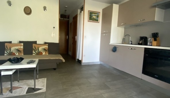 Logement tudiant Location Studio Vide La Londe les Maures (83250)