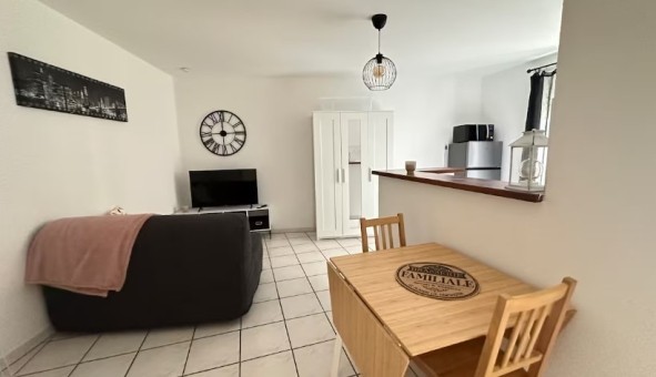 Logement tudiant Location Studio Vide Larnas (07220)