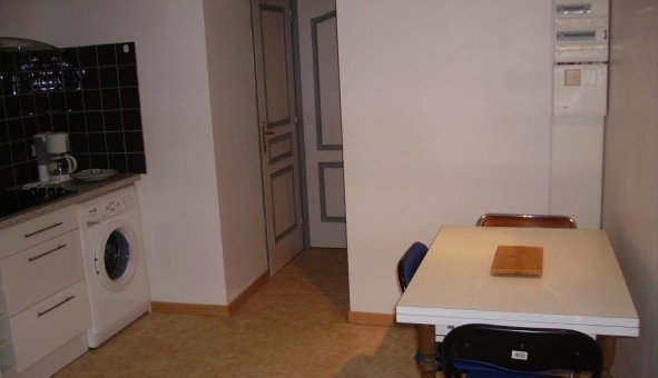 Logement tudiant Studio à Le Monastre (12000)