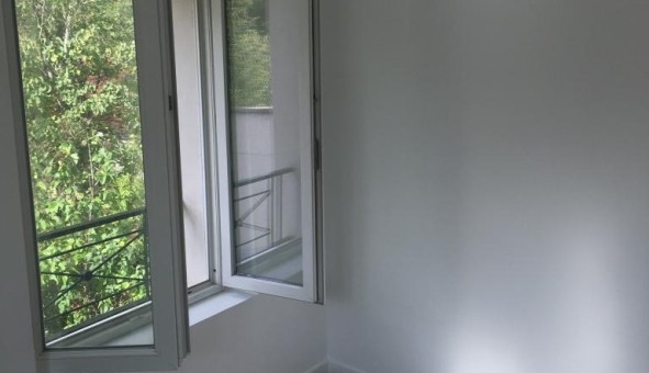 Logement tudiant Location Studio Vide Le Port Marly (78560)