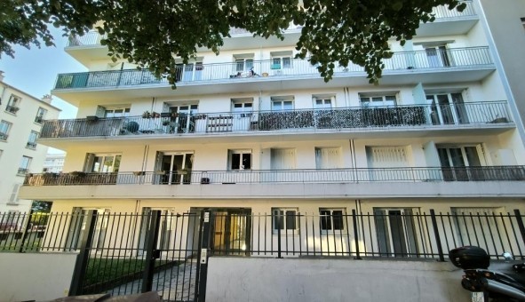 Logement tudiant Studio à Le Pr Saint Gervais (93310)