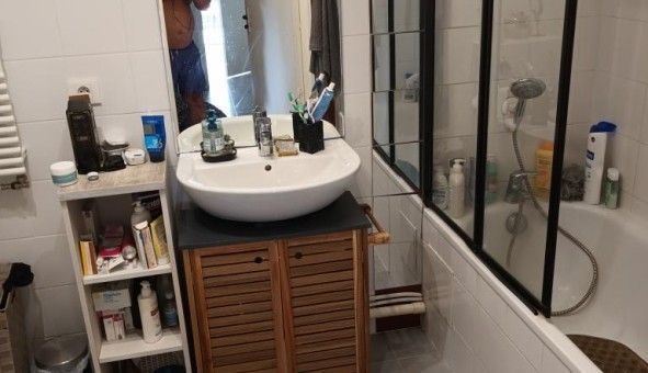 Logement tudiant Location Studio Vide Lecci (20137)