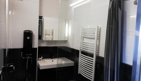 Logement tudiant Studio à Les Adrets de l'Estrel (83600)