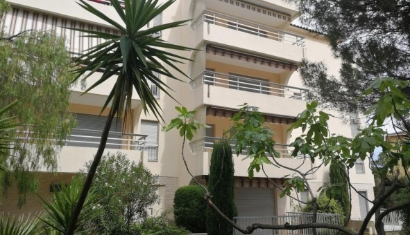 Logement tudiant Studio à Les Adrets de l'Estrel (83600)