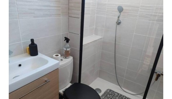 Logement tudiant Studio à Les Adrets de l'Estrel (83600)