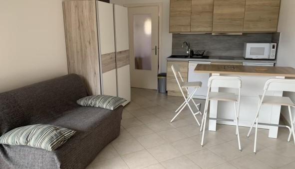Logement tudiant Location Studio Vide Les Adrets de l'Estrel (83600)