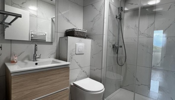 Logement étudiant Location Studio Vide Les Ayvelles (08000)