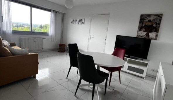 Logement tudiant Studio à Les Ayvelles (08000)