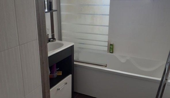 Logement tudiant Studio à Les Cerqueux (49360)