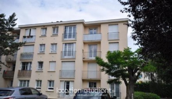 Logement tudiant Studio à Les Clayes sous Bois (78340)