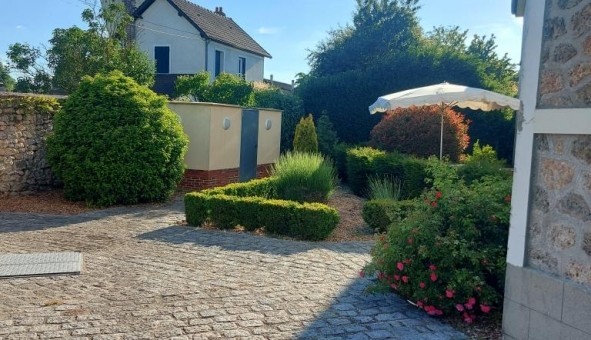 Logement tudiant Studio à Les Essarts le Roi (78690)