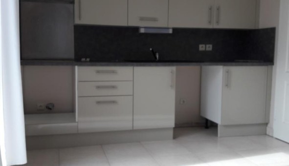 Logement �tudiant Studio &agrave; Les Essarts le Roi (78690)