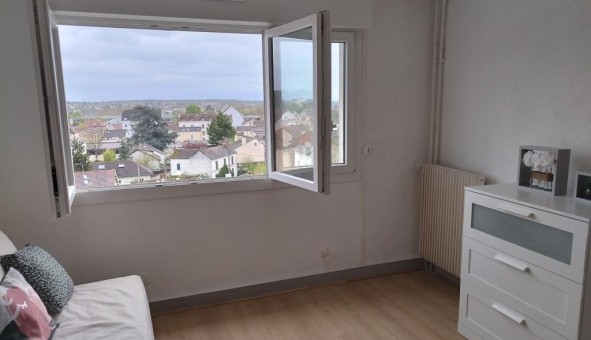 Logement tudiant Location Studio Vide Livry sur Seine (77000)