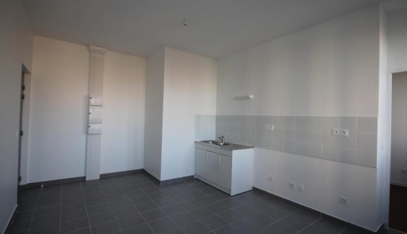 Logement tudiant Location Studio Vide Lyon 8me arrondissement (69008)