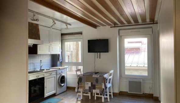 Logement tudiant Location Studio Vide Marseille 06me arrondissement (13006)