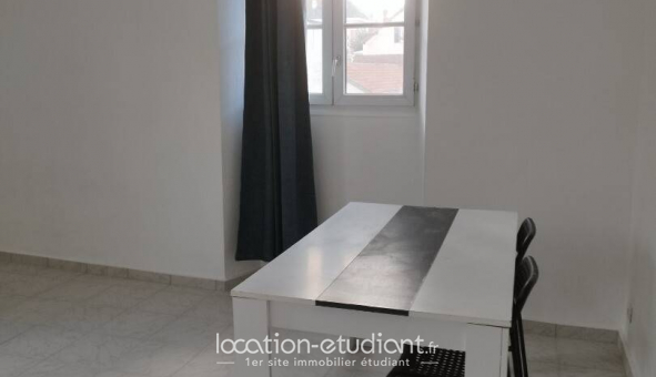 Logement tudiant Studio à Montereau Fault Yonne (77130)