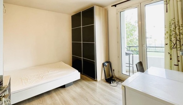 Logement étudiant Location Studio Vide Nanterre (92000)
