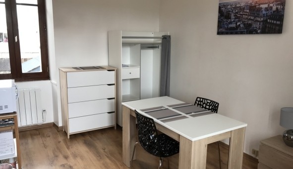 Logement tudiant Location Studio Vide Nantes (44200)