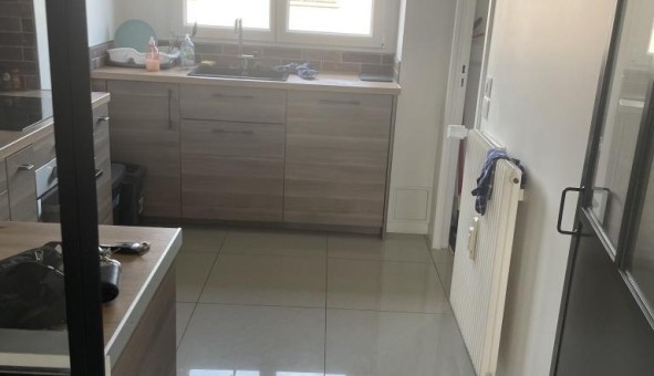 Logement tudiant Studio à Neuilly Plaisance (93360)