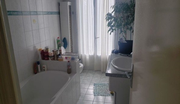 Logement �tudiant Studio &agrave; Neuilly Plaisance (93360)