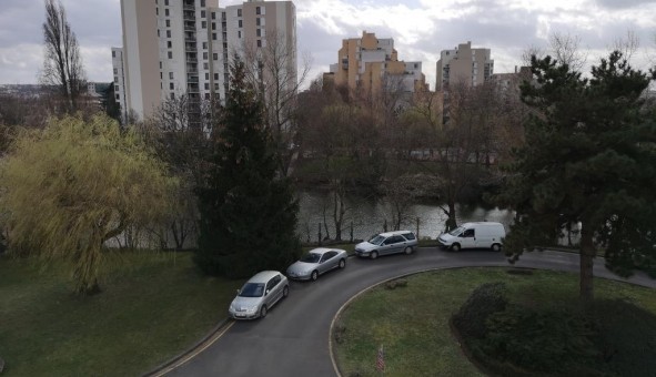 Logement tudiant Studio à Neuilly sur Marne (93330)