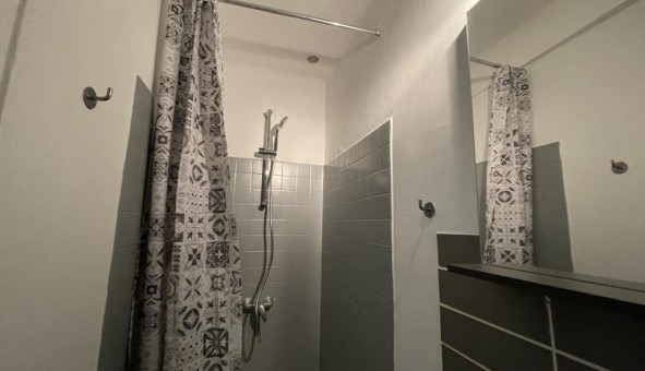 Logement tudiant Studio à Nmes (30000)