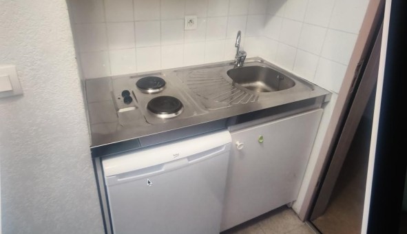 Logement étudiant Location Studio Vide Nîmes (30000)