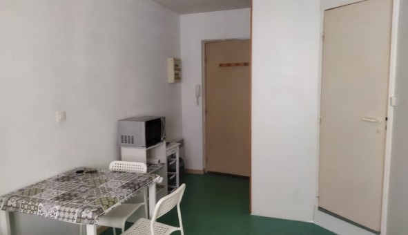 Logement tudiant Studio à Nmes (30000)