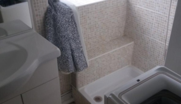 Logement tudiant Studio à Nmes (30000)