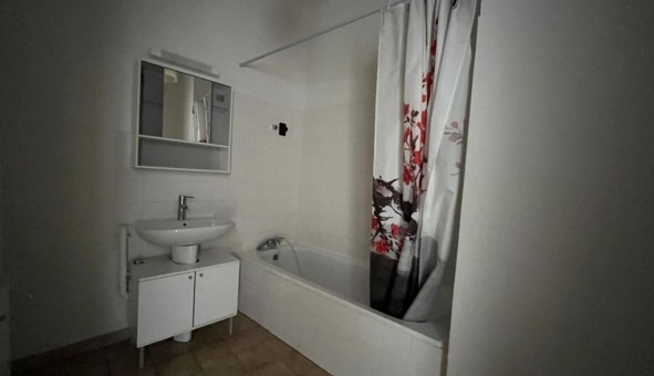 Logement tudiant Studio à Nmes (30000)