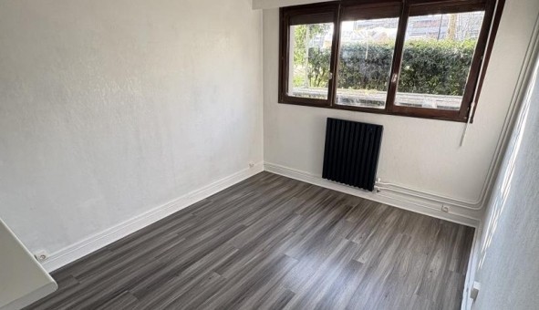 Logement étudiant Location Studio Vide Noisy le Roi (78590)