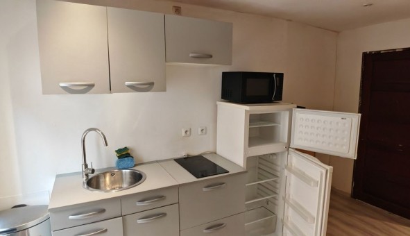 Logement �tudiant Studio &agrave; Olli�res (83470)