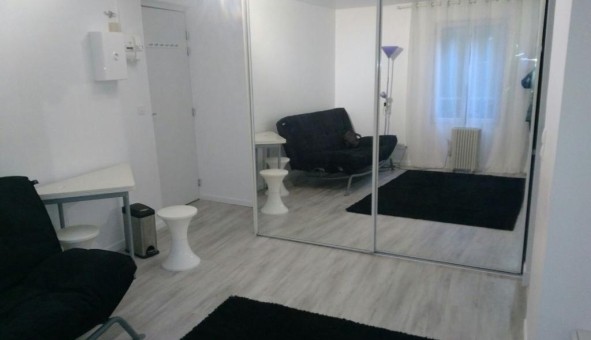 Logement tudiant Location Studio Vide Paris 10me arrondissement (75010)