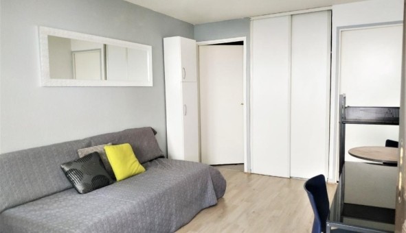 Logement tudiant Location Studio Vide Paris 10me arrondissement (75010)